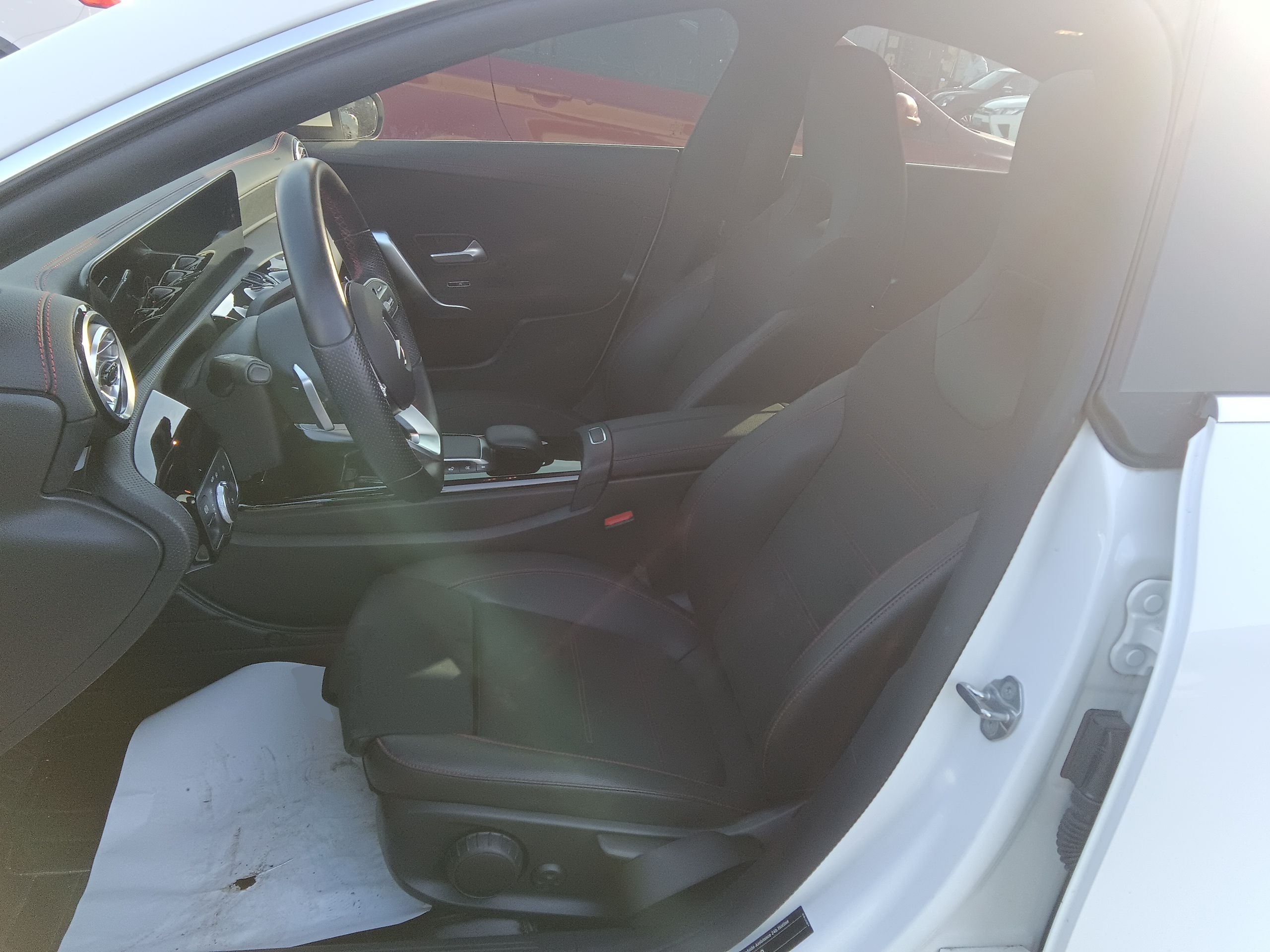 Переднее сиденье в автомобиле