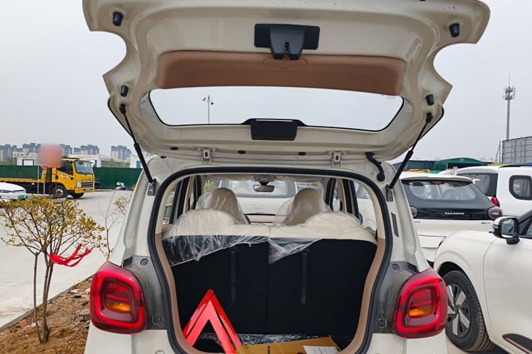 Used Wuling Hongguang MINIEV 2025 Four-Door Version Advanced Edition Trunk