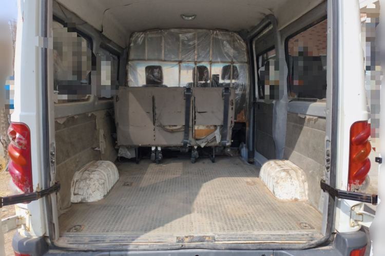 Used Iveco Power Daily 2017 2.5T Deluxe A32 Mid-Roof 5-7 Seater 47Z5 Passenger Van Trunk