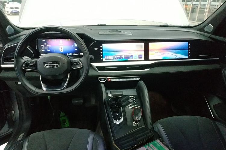 Used Geely Auto Monjaro L 2024 2.0TD High-Power Automatic Two-Wheel Drive Skyline Edition Center Console