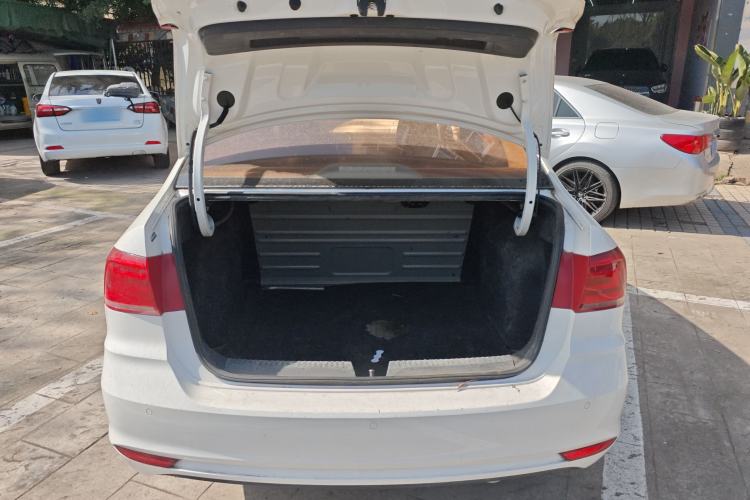 Used Volkswagen Santana 2016 1.6L Manual Comfort Edition
