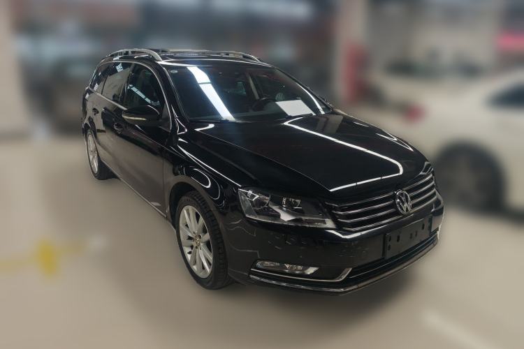 Used Volkswagen Magotan 2012 Travel Edition 2.0 TSI Comfort Version Front Right 45 Deg