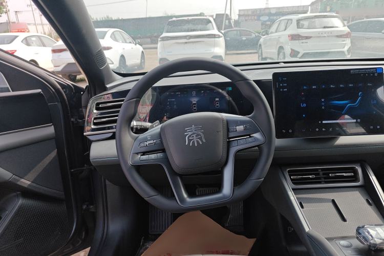 Used BYD Qin L 2025 DM-i Smart Drive 80KM Leading Model
