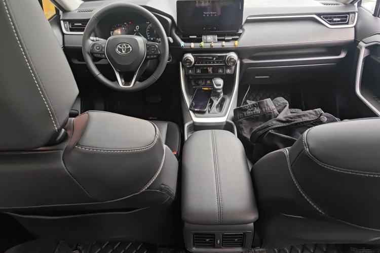 Used Toyota RAV4 2023 2.0L CVT Two-Wheel Drive 20th Anniversary Platinum Edition
