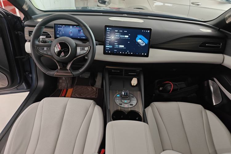 Used BYD Seal 06 New Energy 2025 DM-i Smart Drive 80KM Luxury Model Center Console