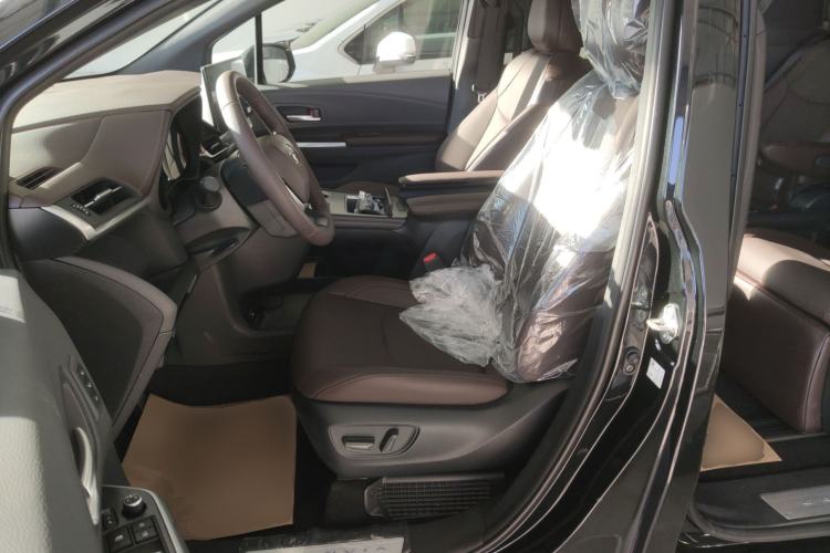 Used Toyota Granvia 2026 Model 2.5L Hybrid Prestige PLUS Four-Wheel Drive Edition