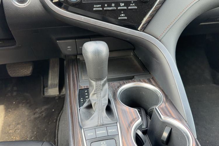 Used Toyota Camry 2019 2.5G Luxury Edition China VI Standard Interior 5