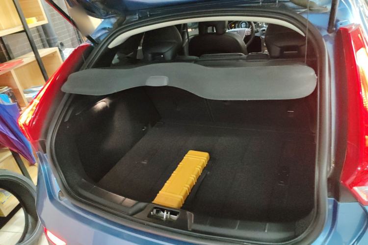 Used Volvo V40 2015 1.6T Zhiyi Edition
