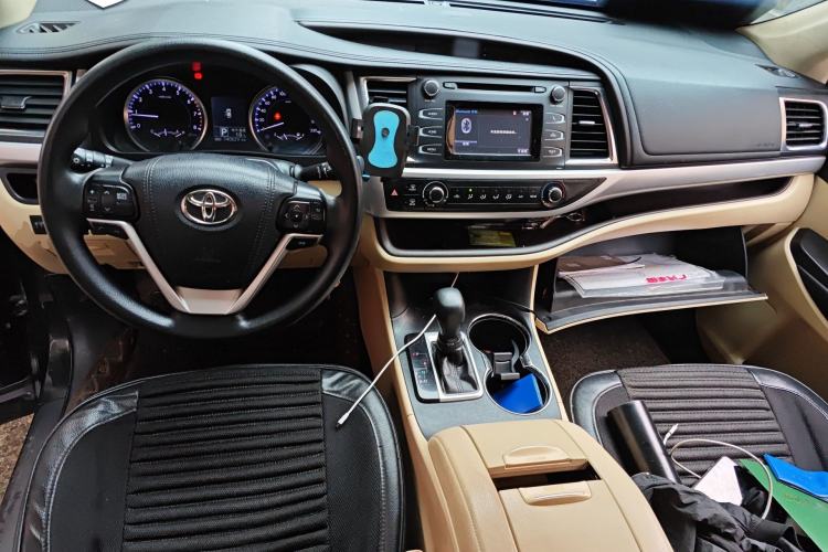 Used Toyota Highlander 2018 2.0T Two-Wheel Drive Elite Version 5 Seats China VI Standard Center Console