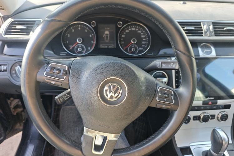 Used Volkswagen Magotan 2012 Revised 1.8TSI Luxury Version Steering Wheel