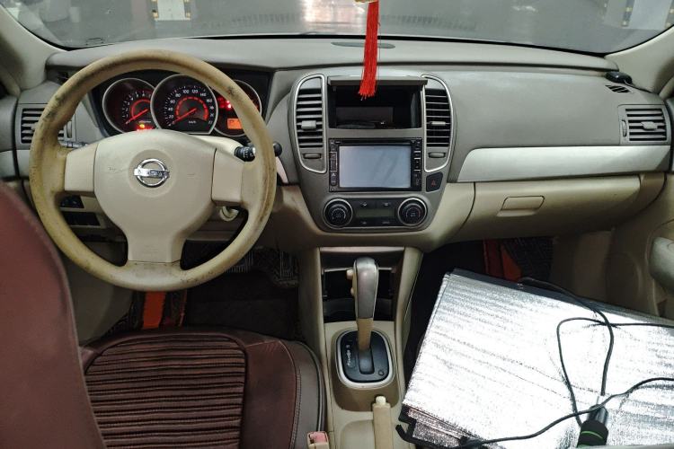 Used Nissan Sylphy 2012 Classic 1.6XE Automatic Comfort Edition Center Console