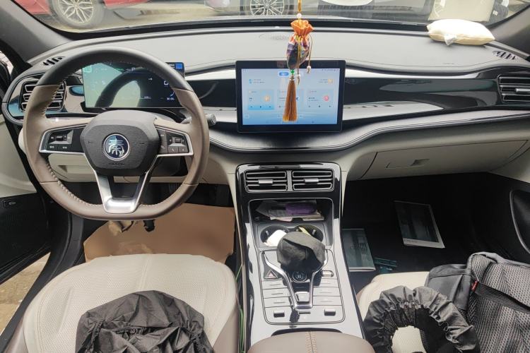 Used BYD Qin PLUS 2023 Champion Edition DM-i 55KM Leading Model Center Console