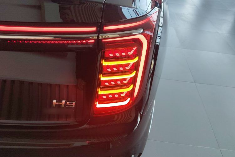 Used Hongqi H9 2025 2.0T Two-Wheel-Drive Flagship Private Enjoyment Style 5 Seats