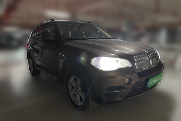 Used BMW X5 2013 xDrive35i Leading Model Front Right 45 Deg