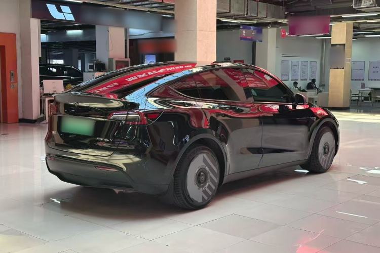 Used Tesla Model Y 2023 Long-Range All-Wheel-Drive Version
