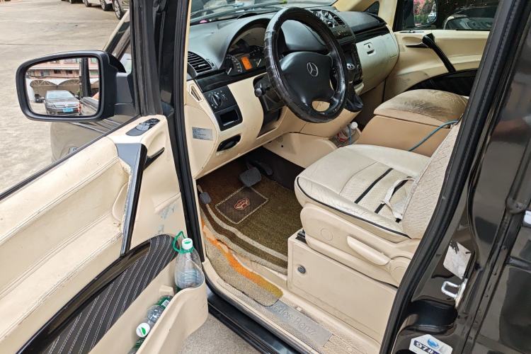 Used Mercedes-Benz Vito 2011 2.5L 7-seater executive version Driver Seat