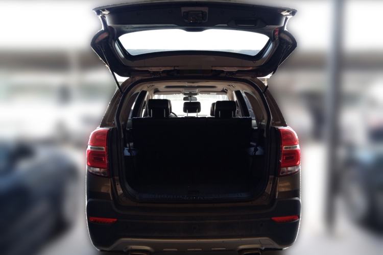 Used Chevrolet Captiva 2015 2.4L 4x4 Flagship Edition 7-Seater Trunk