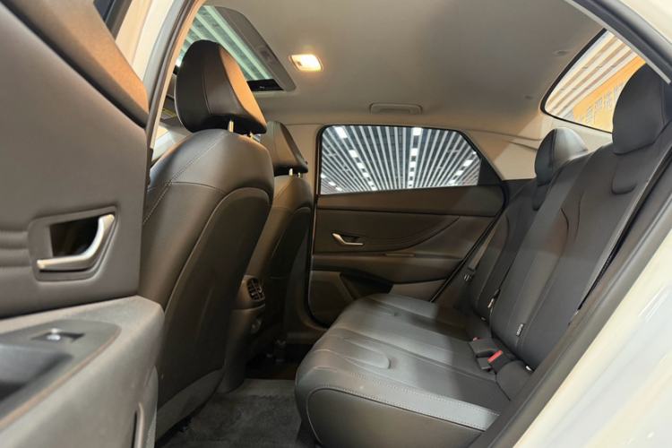 Used Hyundai Elantra 2023 1.5L CVT LUX Prestige Edition
