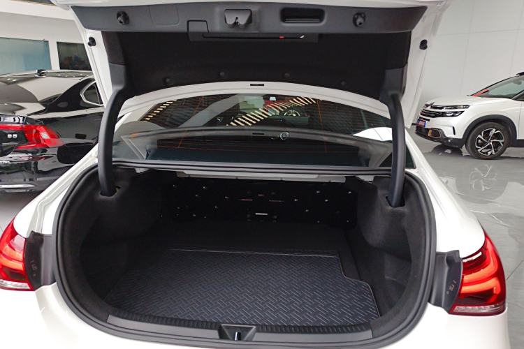 Used Mercedes-Benz A-Class 2022 Revised Version A 200 L Sport Sedan Fashionable Style
