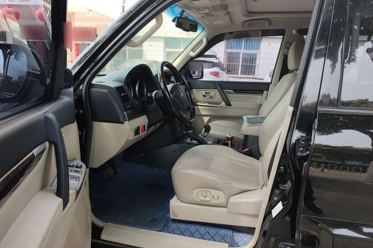 Used Mitsubishi Pajero 