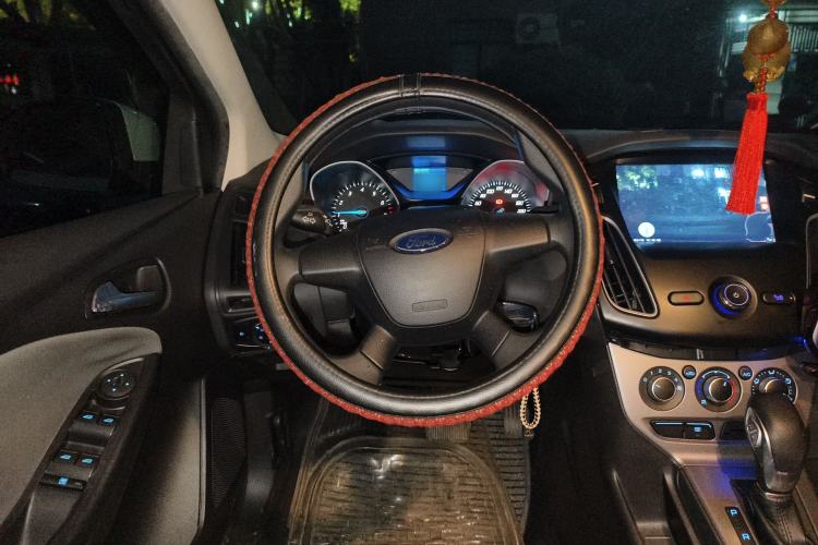 Used Ford Focus 2012 Hatchback 1.6L Automatic Comfort Model Steering Wheel