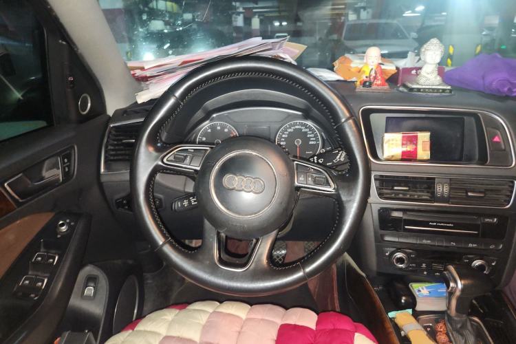 Used Audi Q5 2015 40 TFSI Comfort Model Steering Wheel