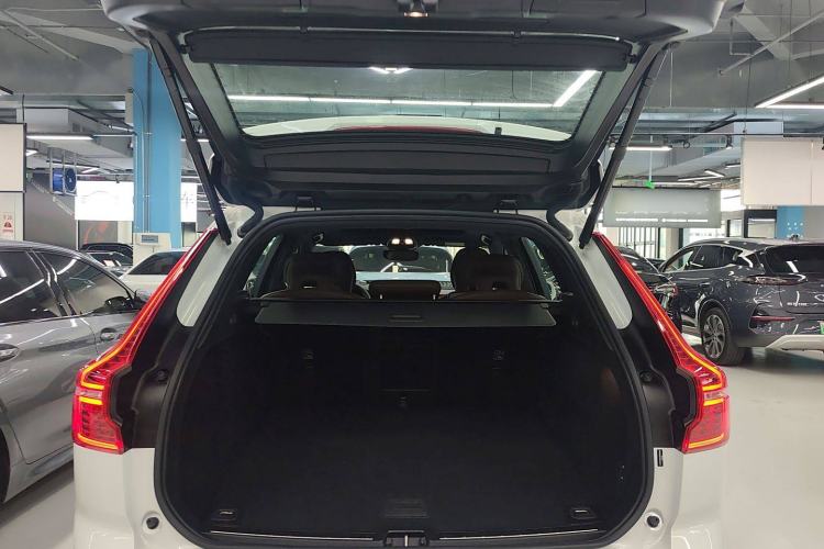 Used Volvo XC60 New Energy 2025 Plug-in Hybrid Long-Range All-Wheel Drive Smart Luxury Edition
