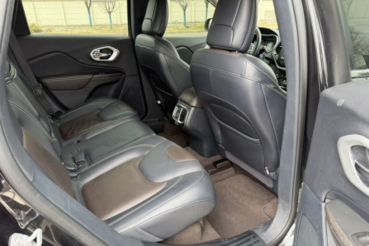 Used Jeep Cherokee 2016 2.4L Professional Edition