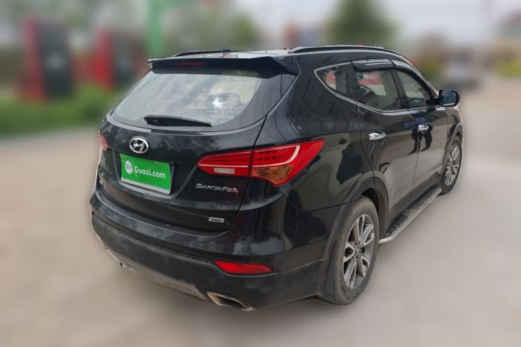 Used Hyundai Santa Fe 2013 2.0T Automatic All-Wheel Drive Top Trim Rear Right 45 Deg
