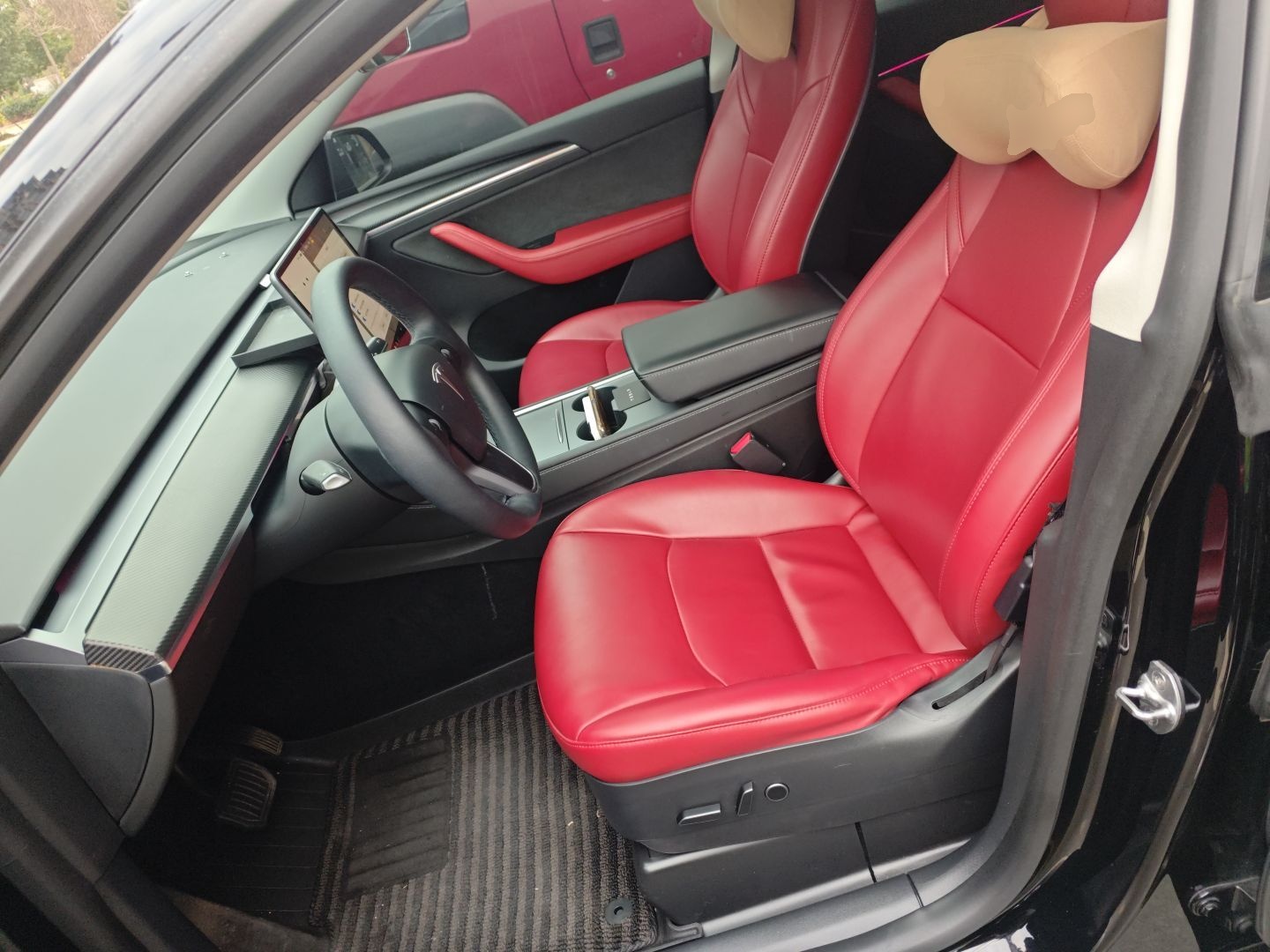 Переднее сиденье в автомобиле