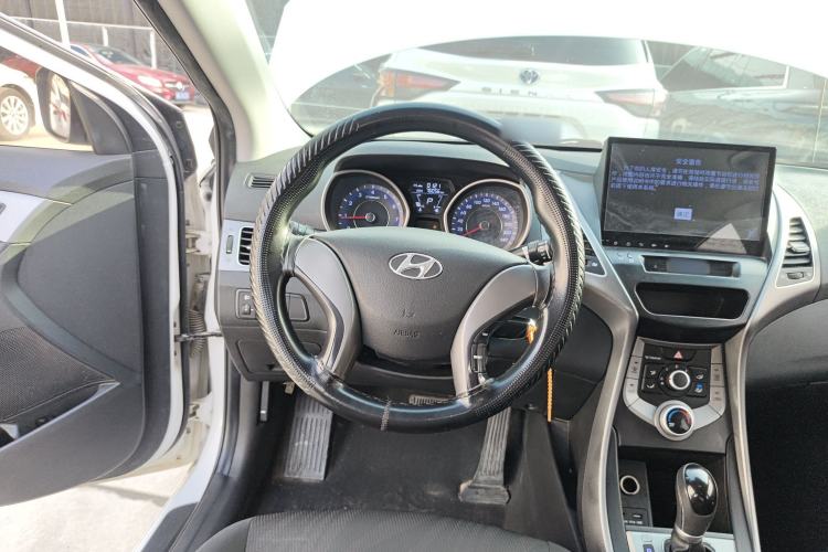 Used Hyundai Elantra (5th Generation / Langdong) 2016 1.6L Automatic Smart Version