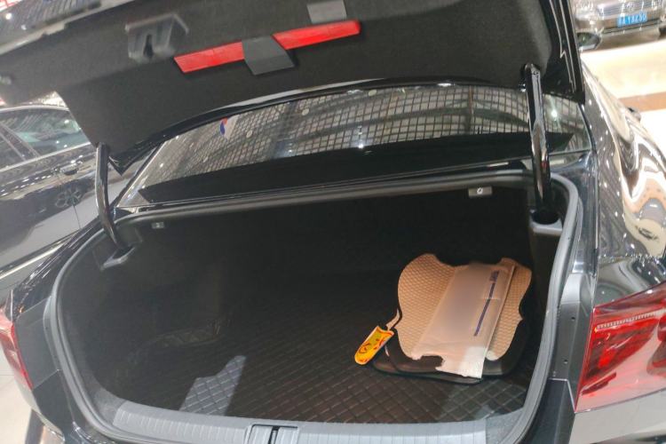 Used Volkswagen Magotan 2023 2 Million Units Limited Edition 330TSI DSG Leading Version Trunk