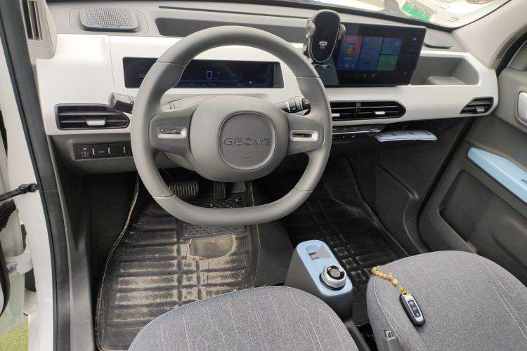 Used Geely Galaxy Panda 2023 Panda Mini 200km Endurance Bear Center Console