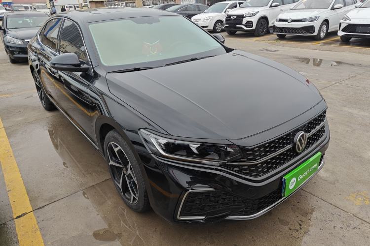 Used Volkswagen Passat 2025 Outstanding Model 380TSI Starry Dragon Edition Front Right 45 Deg