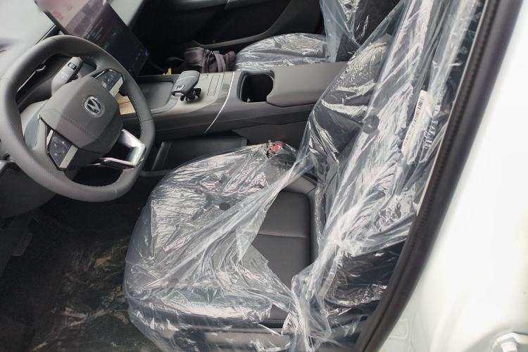 Used CHANGAN Eado 2025 Blue Whale 1.5T 500Bar Prestige Model
