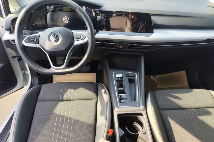 Used Volkswagen Golf 2023 Facelift 280TSI DSG Pro Center Console