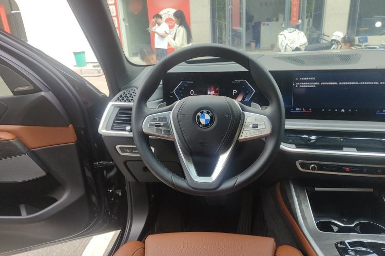 Used BMW X7 2023 xDrive40i Luxury Package with Premium Features
