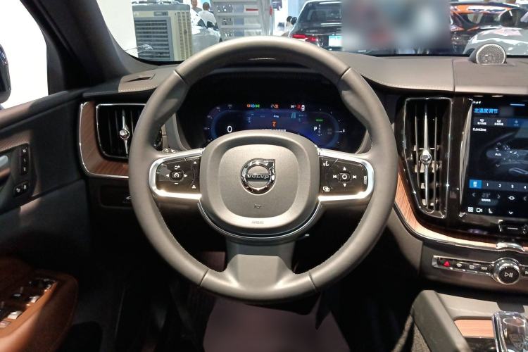 Used Volvo XC60 New Energy 2024 T8 Plug-in Hybrid Long-Range All-Wheel Drive Smart Luxury Edition
