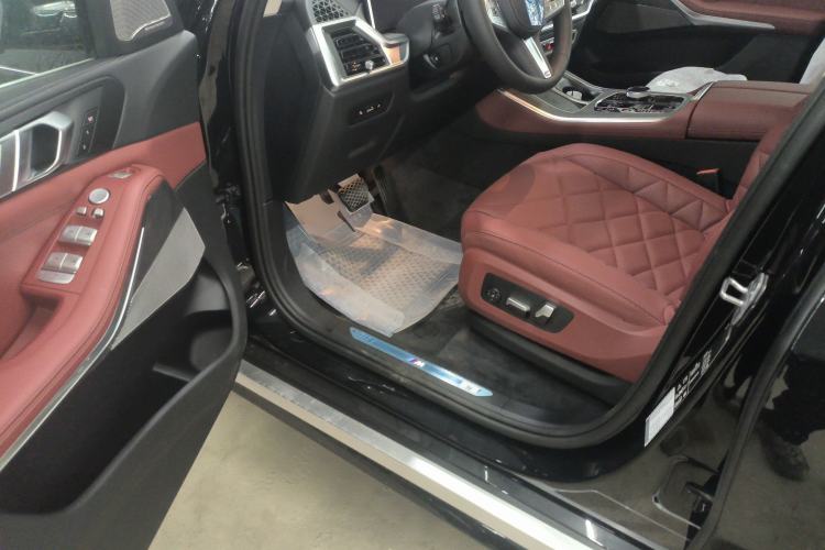 Used BMW X5 2023 xDrive 30Li Luxury M Sport Package Interior 3