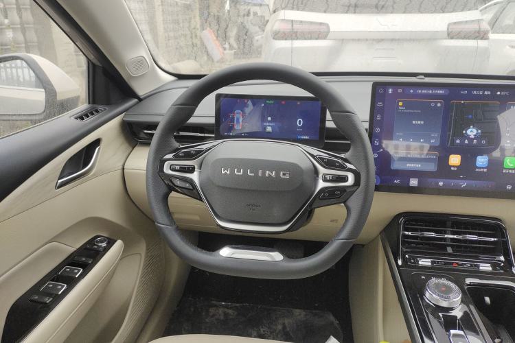 Used Wuling Xingguang 2024 Co-Creation Edition 510 Advanced Model
