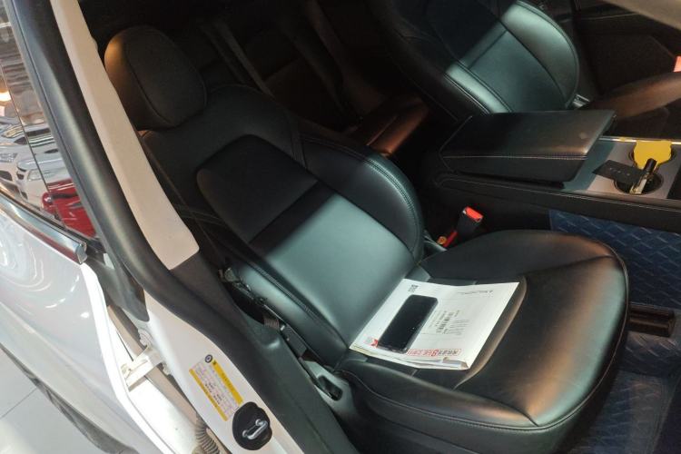 Used Tesla Model Y 2024 Rear-Wheel-Drive Version Right Front Seat