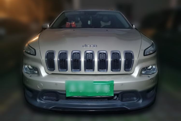 Used Jeep Cherokee 2014 2.4L Luxury Edition Front