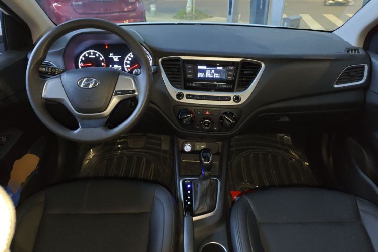 Used Hyundai Verna RV 2017 1.4L Automatic Cool Edition GLS China V Emission Standard Center Console