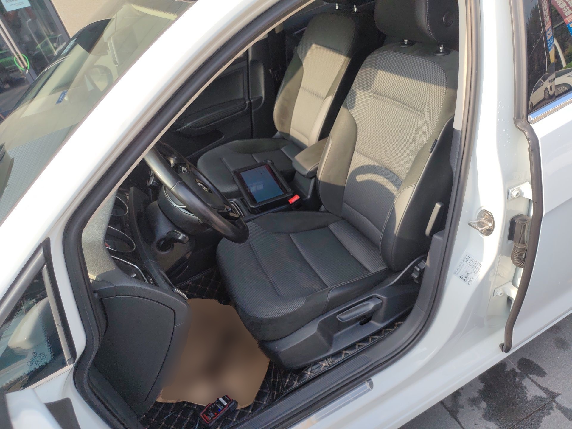 Переднее сиденье в автомобиле