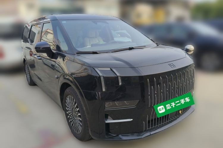 Used Zeekr 009 2022 WE Edition Front Right 45 Deg