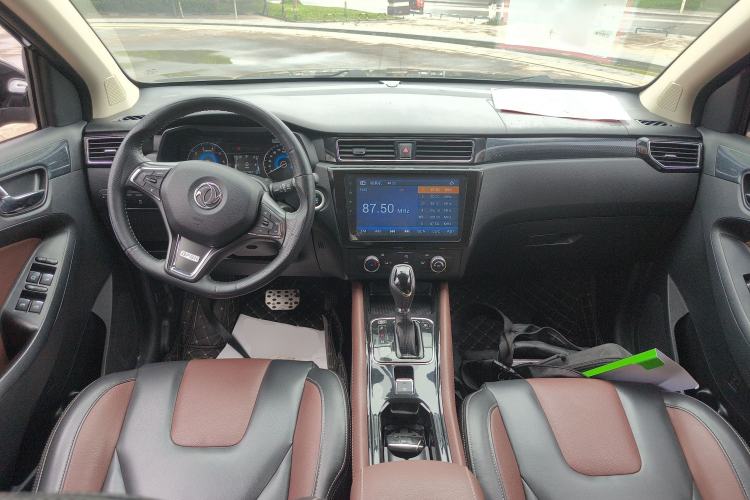 Used Dongfeng Fengon 580 2016 Revised Version 1.5T CVT Luxury Edition Center Console