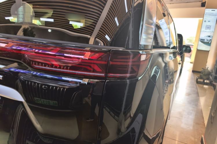 Used Denza D9 2025 DM-i Intelligent Drive 1020 Four-Wheel Drive Flagship Model