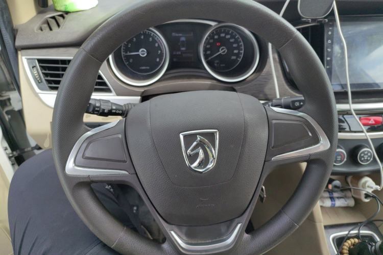 Used Baojun 730 2016 1.5T Manual Standard Version 7 Seats Steering Wheel