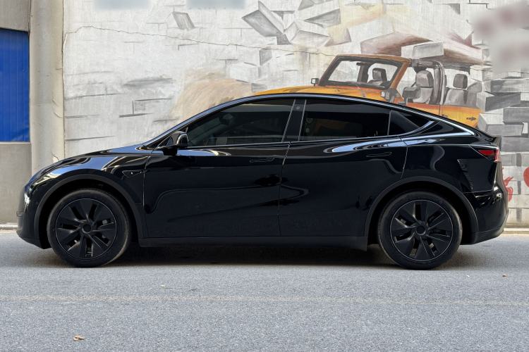 Used Tesla Model Y 2023 Rear-Wheel-Drive Version
