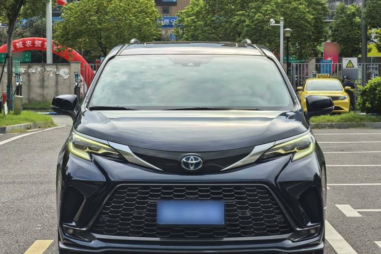 Used Toyota Granvia 2023 2.5L Hybrid Flagship VIP Edition